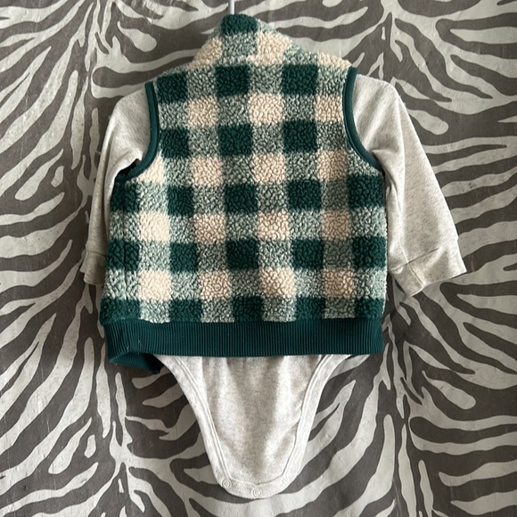 Long sleeve onesie with matching fleece vest - Picture 3 of 3